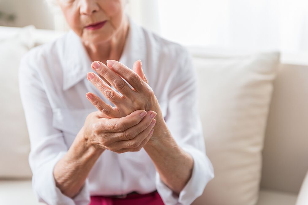 Como se manifesta a artrite 